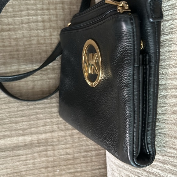Michael Kors 8 x 6 black triple pouched snap closure Crossbody bag - Picture 5 of 12
